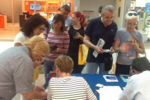 Scopri di più sull'articolo Stop alle false cooperative, raccolte le firme all’Ipercoop