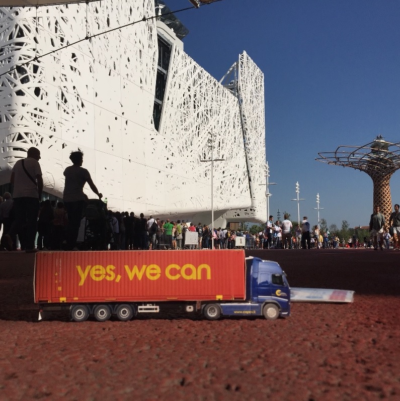 Al momento stai visualizzando Expo 2015, a Piazzetta Piacenza i piccoli «grandi» camion di Cop.a.v. la cooperativa di autotrasporto di Fiorenzuola