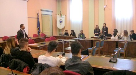 Al momento stai visualizzando La Scuola di Scandiano ha presentato i progetti di Bellacoopia Impresa al sindaco Mammi