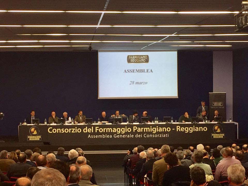 Al momento stai visualizzando Assemblea Parmigiano Reggiano: regolamentazione della produzione