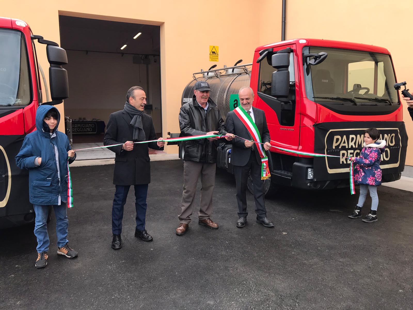 Al momento stai visualizzando Inaugurato il nuovo magazzino della Latteria soc. Cagnola, ospiterà 20500 forme