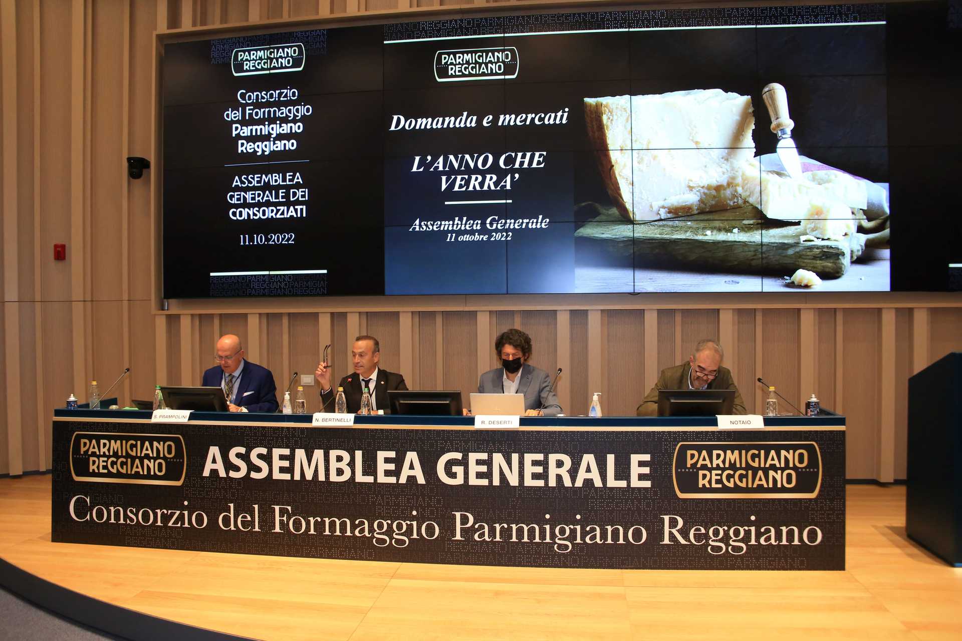 Al momento stai visualizzando Consorzio Parmigiano Reggiano – Dati positivi del terzo trimestre 2022: +2,9% le vendite e +1,3% le esportazioni da inizio anno