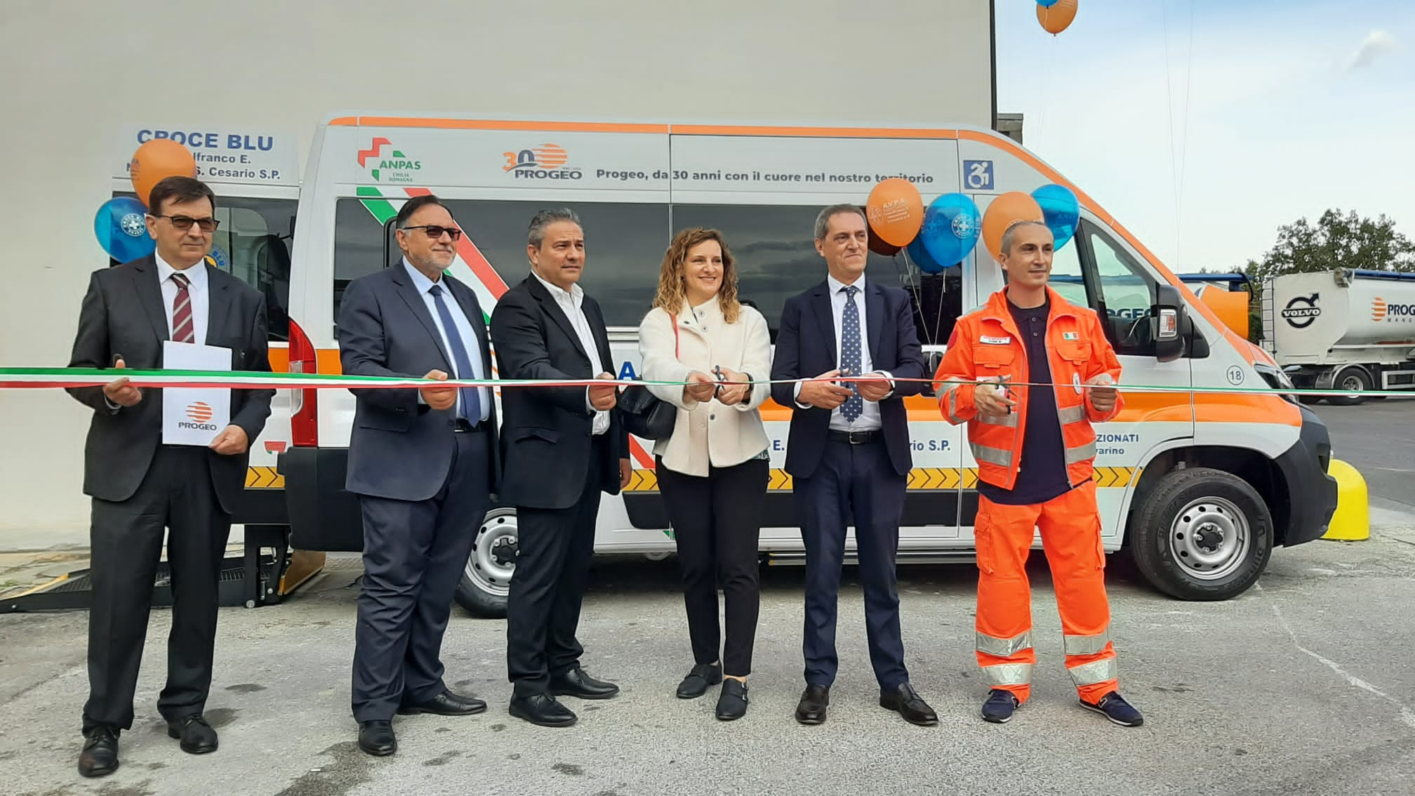 Al momento stai visualizzando Progeo – Open Day nella sede di Sorbara e donazione di un pulmino alla Croce Blu